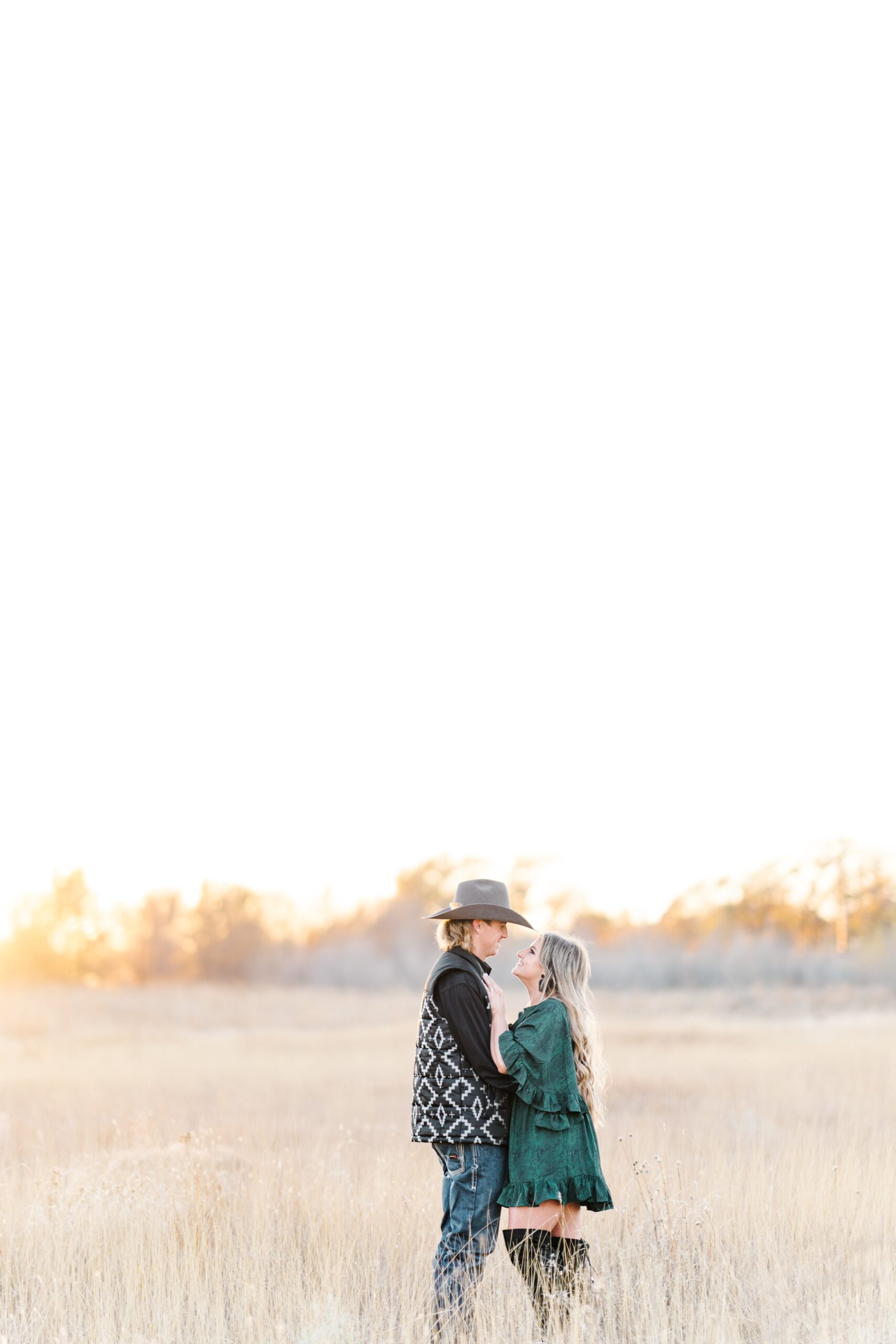 Best Lubbock wedding photographer get amazing photo of a couple at sunset